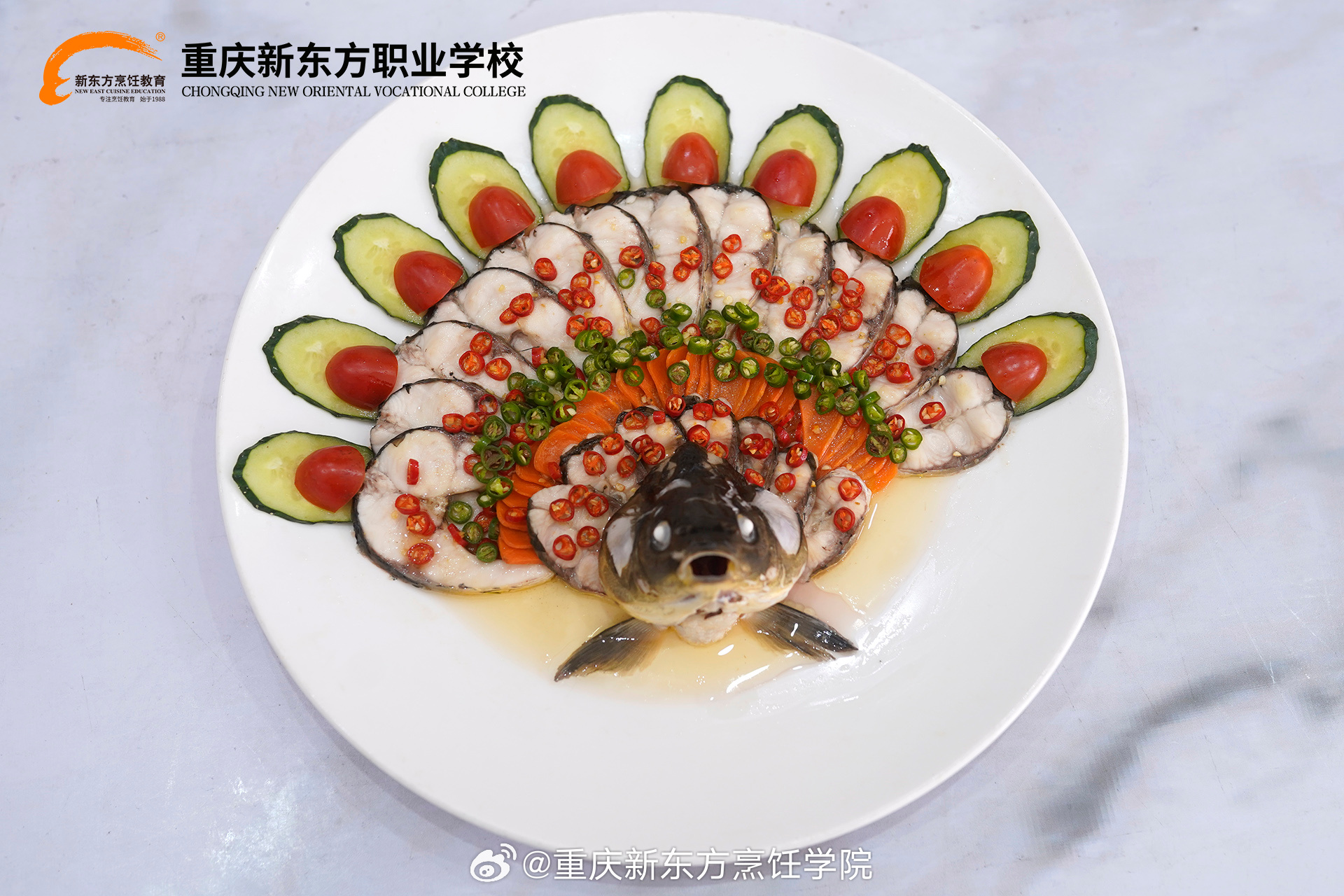 最新熱菜擺盤圍邊圖片，美食的藝術(shù)展現(xiàn)